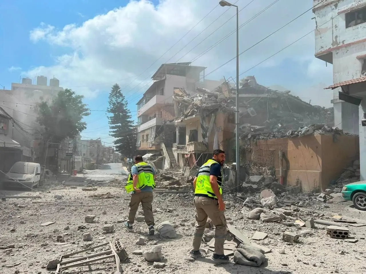 Debris after the Israeli bombardment of the towns of Al-Kharayeb and Burj El-Shemali, southern Lebanon. Photo: X/ @QudsNen