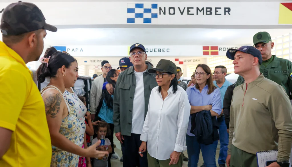 Acting President Delcy Rodrigues affirmed that the emergency is to ensure housing solutions for families who have lost their homes due to the impact of land movements. Photo: Venezuelan Presidential Press.