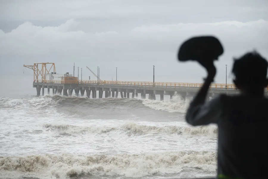 June 10, 2026 — A person watches a pier at the Port of La Libertad (El Salvador) as Tropical Storm Cristina impacts the area. Photo: EFE.