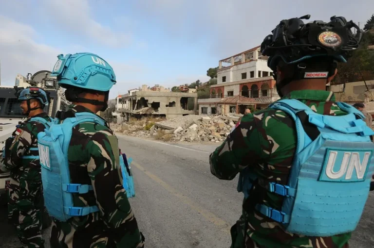 UNIFIL detachments raised alert levels in the East Sector security perimeters following constant explosions near shared military installations. Photo: EFE.