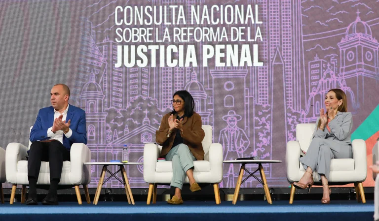 The consultative process will deploy simultaneous discussions throughout the territory to combat procedural delay and criminalization of poverty. Photo: Venezuelan Presidential Press.