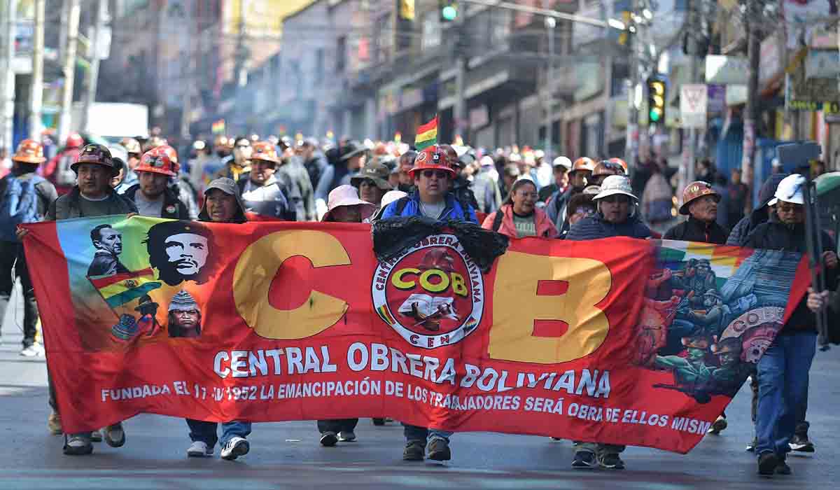 Bolivia protests, Central Obrera Boliviana, COB, Rodrigo Paz, roadblocks, fuel shortage, La Paz, El Alto, labor movement, social organizations