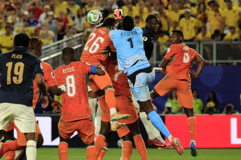 Goalkeeper Yahia Fofana (R) and Christ Inao Oulai of Ivory Coast (L) in action during the FIFA World Cup 2026 group stage match Ivory Coast against Ecuador, in Philadelphia, Pennsylvania, U.S. Photo: EFE/EPA/SHAWN THEW