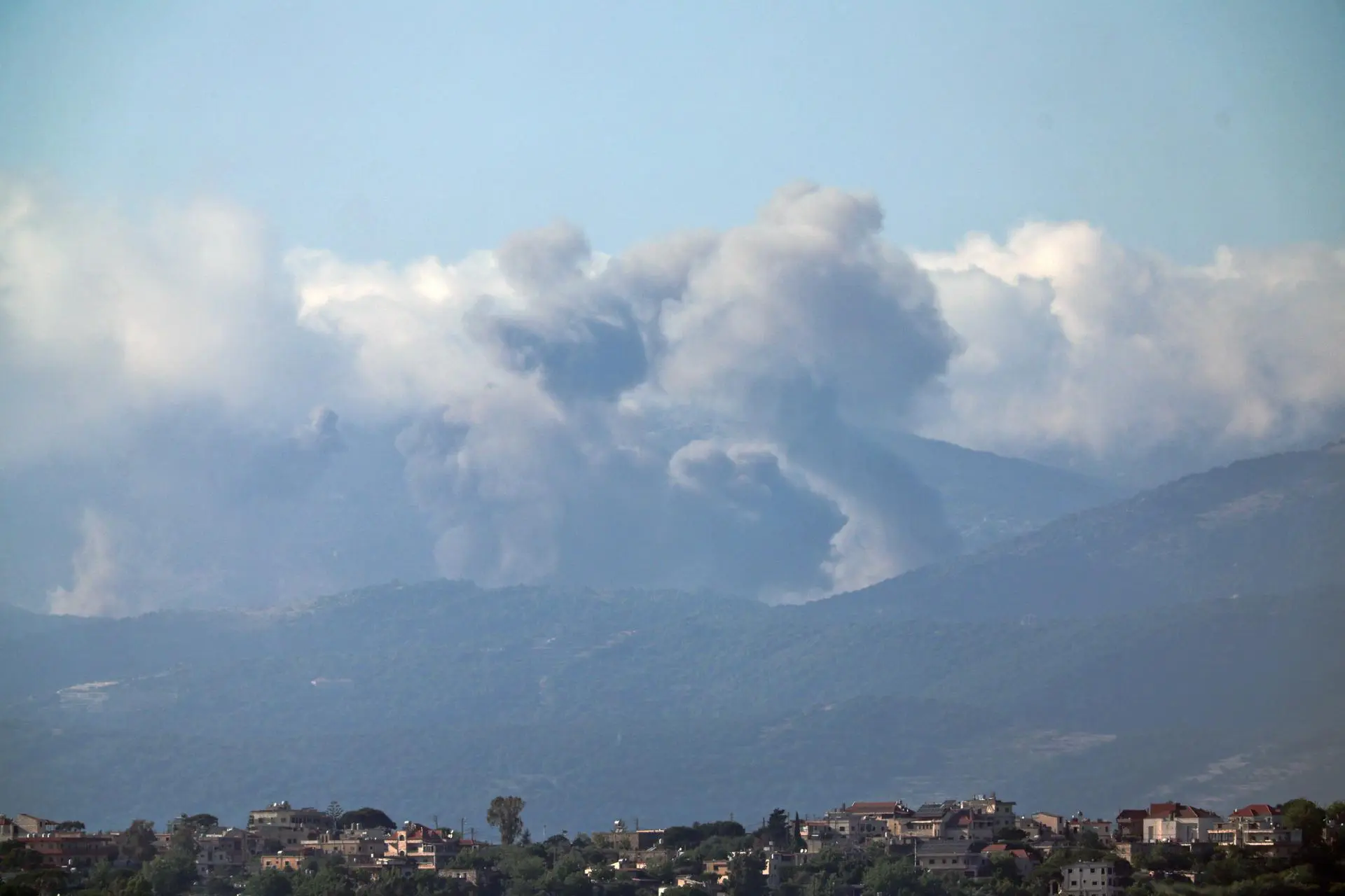 Despite the ceasefire between Iran and Israel, the Zionist entity does not stop its bombardment of southern Lebanon, and attempts to terrorize the inhabitants of the city of Tyre in order to force a total evacuation. Photo: EFE.