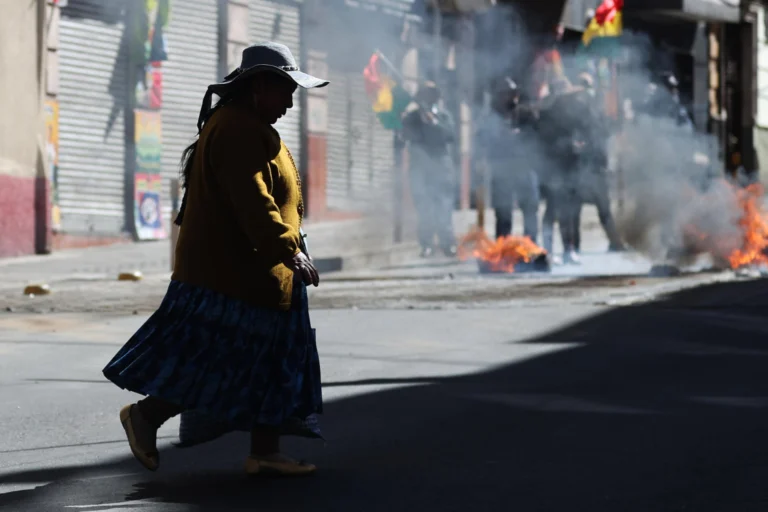 The protests turned into a clamor for the resignation of President Rodrigo Paz, under threat of the state of emergency. Photo: EFE.