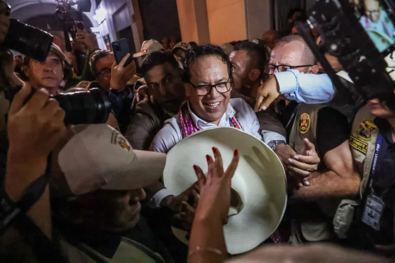 The presidential candidate Roberto Sánchez reiterated his call to wait and respect the official results of the second round elections. Photo: EFE.