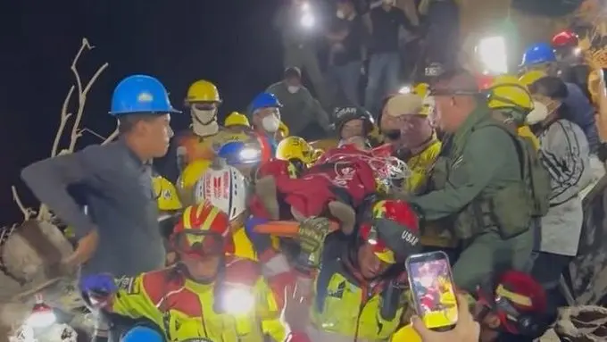 Carlos Miguel Colmenares rescued alive, Venezuela earthquake, La Guaira, Macuto, USAR ECU-01, Dominican Republic rescue team, survivor recovery.