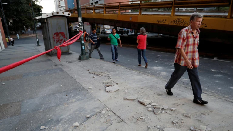 For the moment there is no official information of victims. Photo: Reuters.