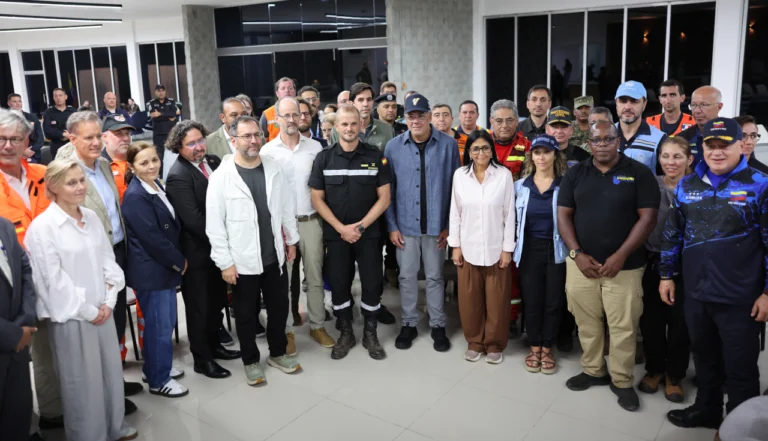 Venezuela earthquake rescue efforts with international brigades searching rubble