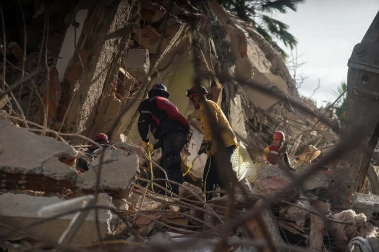 Venezuela earthquake death toll rescue operations in La Guaira