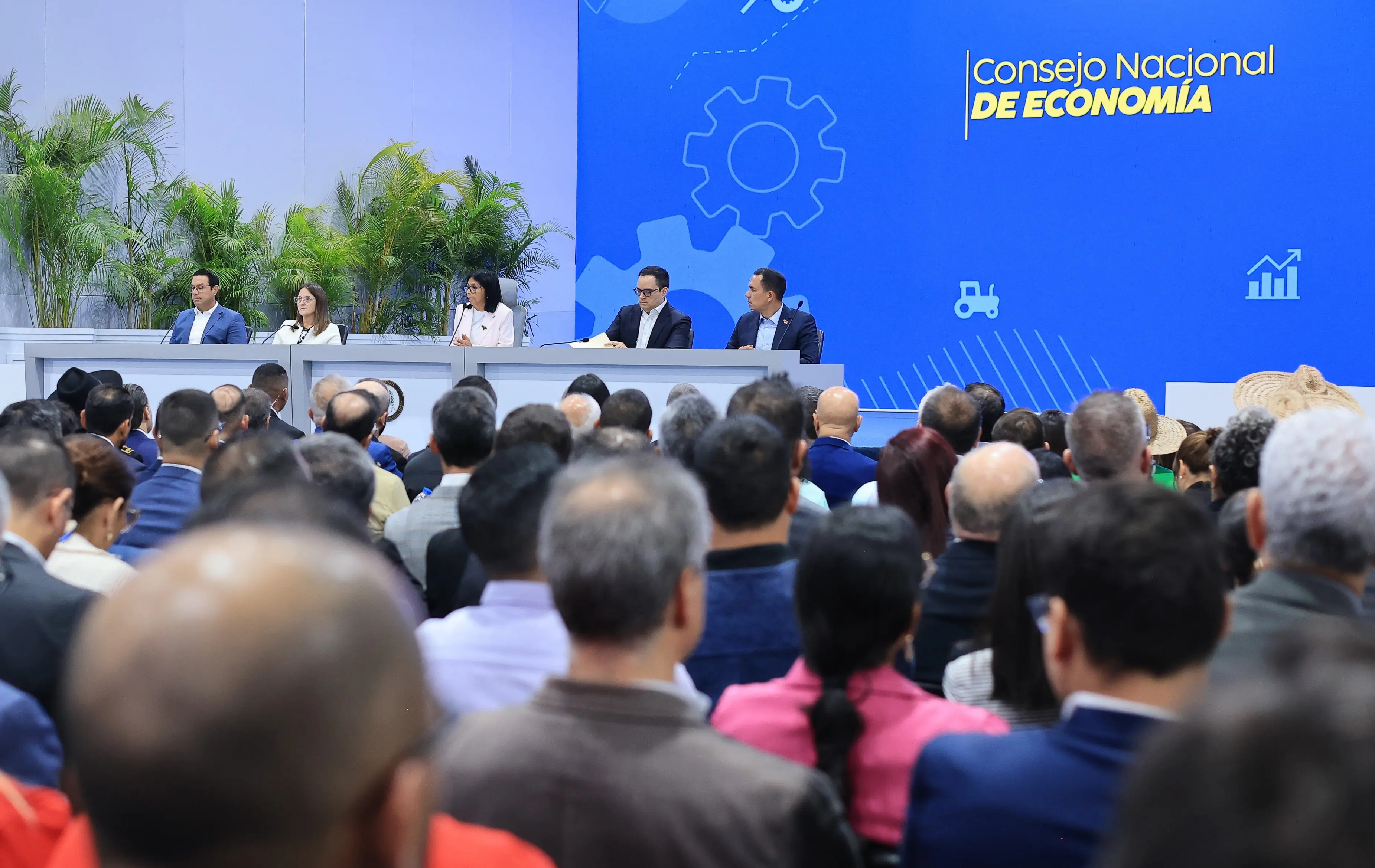 The Bolivarian Government articulates the strategic plan together with the public, private and international sectors to safeguard the productive apparatus against the contingency. Photo: Venezuelan Presidential Press.