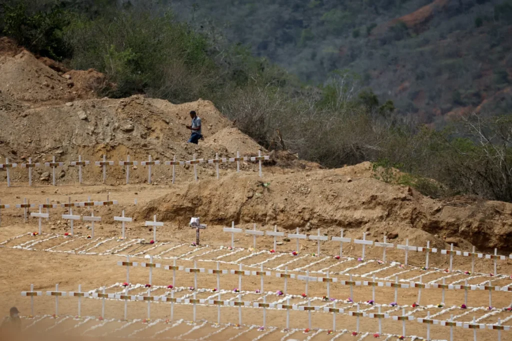 Venezuela, La Esperanza Cemetery, La Guaira, June 24 earthquakes, forensic identification, individual graves, disaster response, earthquake victims.