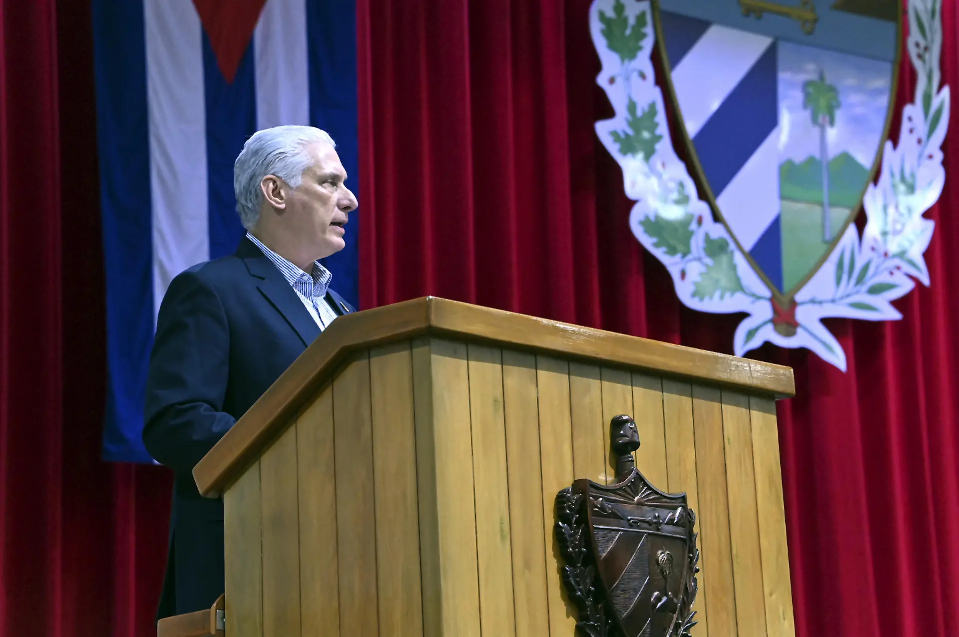 The Cuban President ratified a package of economic reforms to protect the socialist system from financial asphyxiation and threats of military aggression. Photo: EFE.