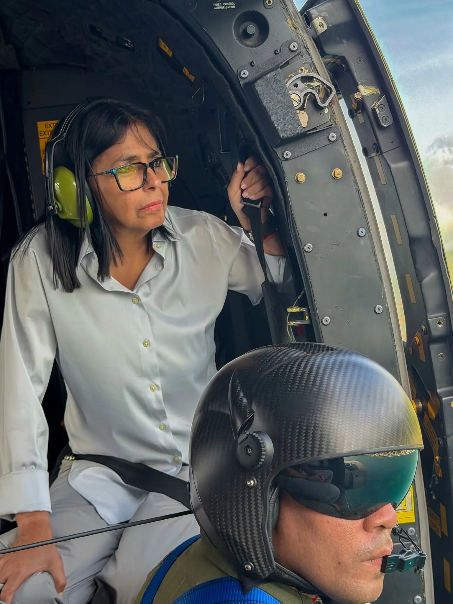 Acting President Delcy Rodríguez, La Guaira, Venezuela, earthquakes, aerial inspection, emergency response, temporary shelters, Funvisis