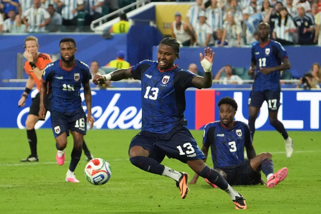 The 22-year-old defender's acrobatic strike against Argentina during the round of 32 was voted the tournament's finest moment. Photo: EFE.
