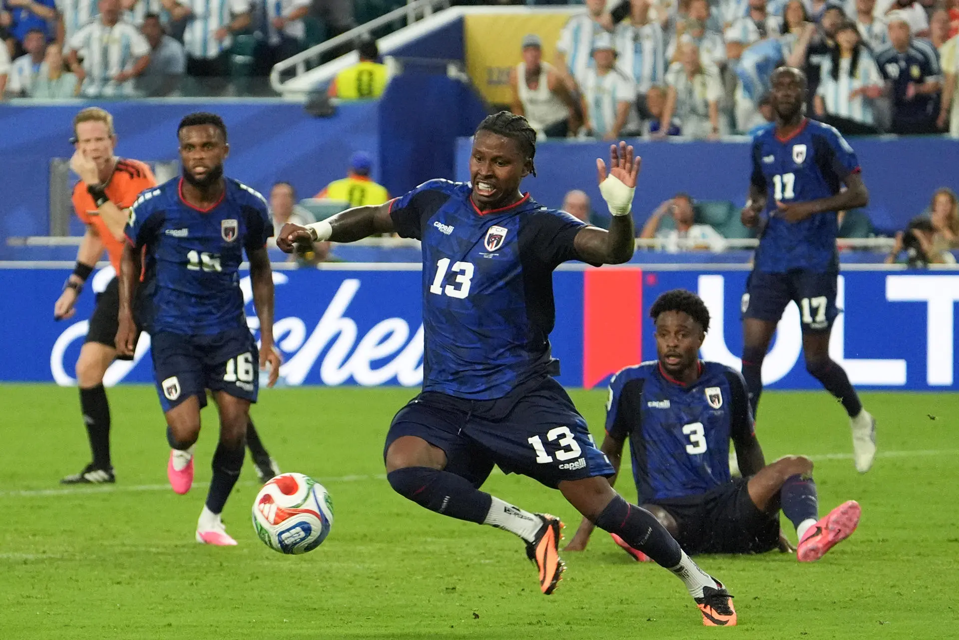 The 22-year-old defender's acrobatic strike against Argentina during the round of 32 was voted the tournament's finest moment. Photo: EFE.