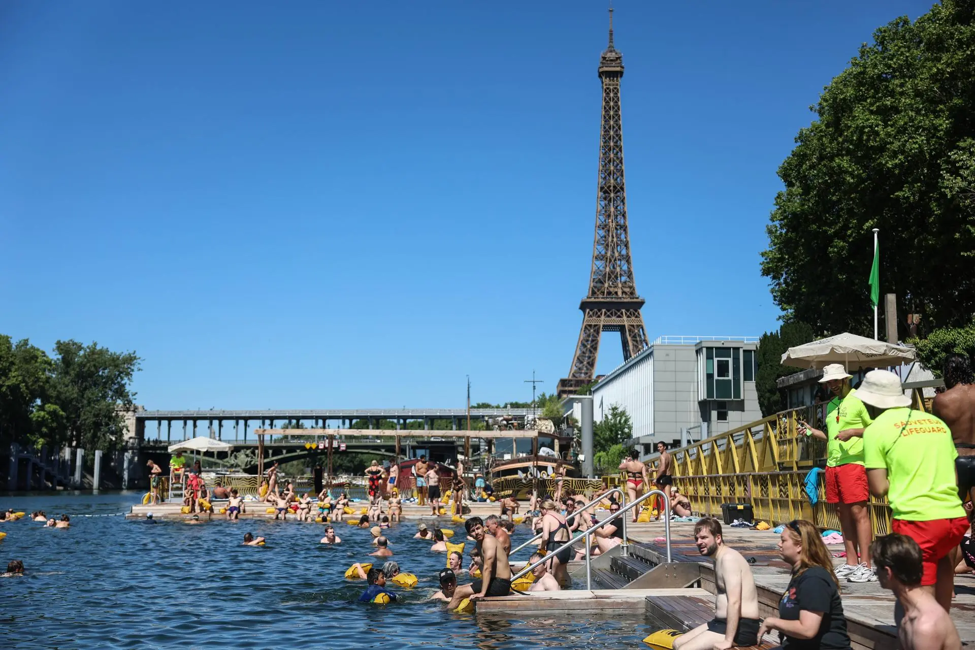 France Activates Orange Alert Amid Rising Temperatures and Forest Fires