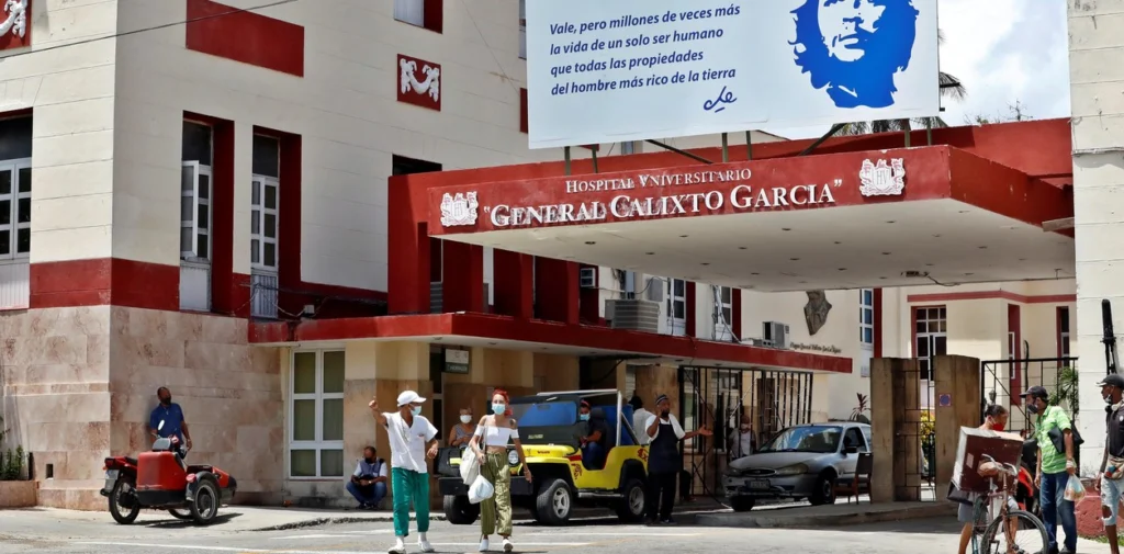 (FILE) In another round of illegal coercive measures against Cuba, the Trump administration is once again targeting energy and punishing the health-care sector, whose revenues go to the health system. Photo: EFE.