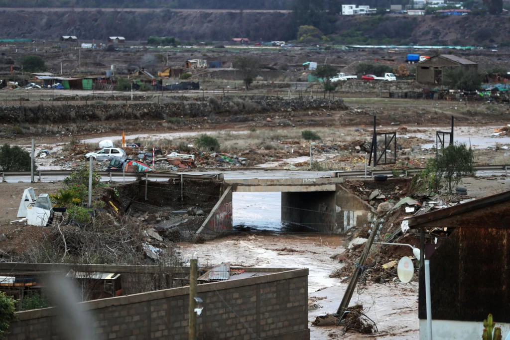 Chilean government declared state of catastrophe in Coquimbo and Atacama as intense rainfall causes flooding, landslides, and a mounting humanitarian crisis. Photo: EFE.