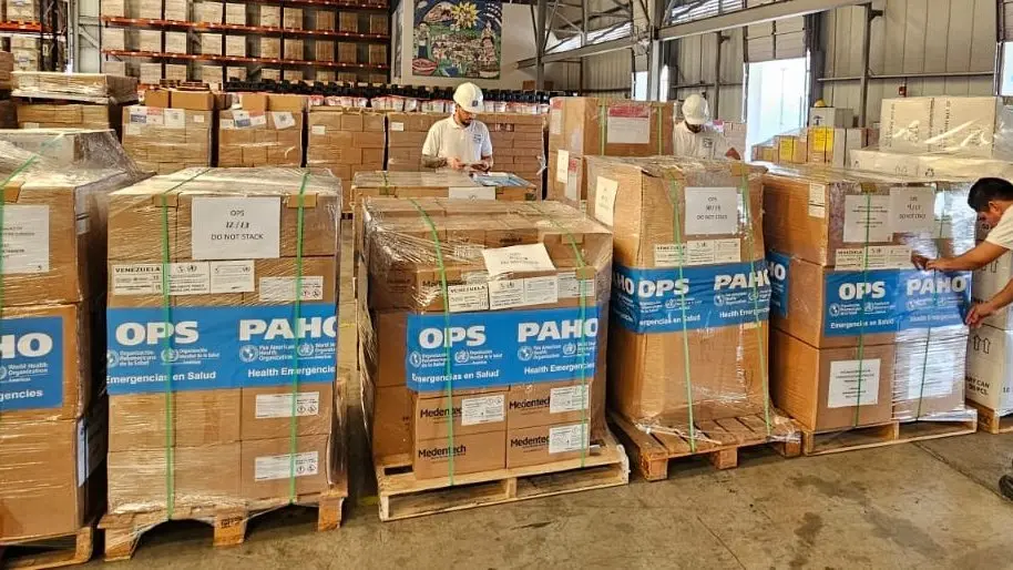 PAHO/W.H.O. personnel are preparing in Panama the shipment of 4 tons of medical supplies and emergency equipment intended for the care of those affected by the earthquakes in Venezuela. Photo: X/@DirOPSPAHO.