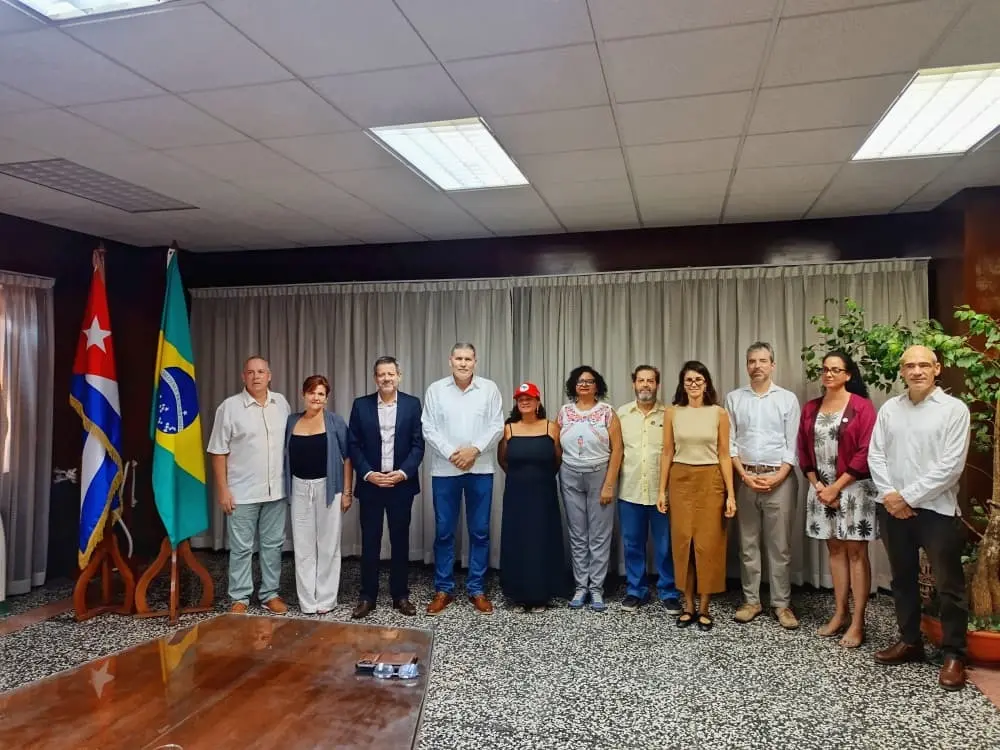 The Ambassador of Brazil in Cuba, Christian Vargas, officially handed over the donation of 48 tons of powdered milk to the Vice Prime Minister and Minister of MINCEX. Photo: X/ @MINCEX_CUBA