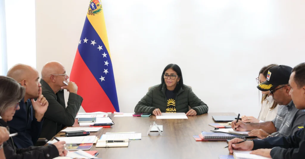 During a meeting with the General Staff, it was evaluated the deployment, operation and assistance scheme of the protection spaces and detailed that the census will begin under a progressive schedule. Photo: Venezuelan Presidential Press.