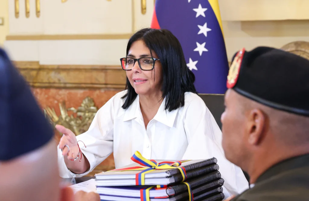 Acting President Delcy Rodriguez emphasizes the importance of teleSUR in communication, a multiplatform which was founded in 2005 as a joint initiative of several Latin American governments with the mission of breaking the information monopoly of hegemonic corporate media. Photo: Venezuelan Presidential Press.