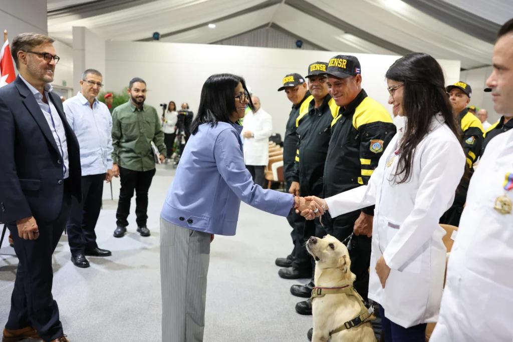 Venezuelan President Honours Cuban Aid Brigade ‘Henry Reeve’
