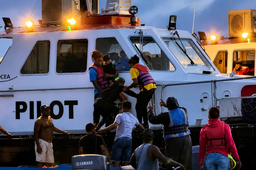 The government of Guyana confirmed today that fatalities rose to 41, as local and French divers conduct underwater operations at the site of the sinking, where they recovered 14 bodies in the last few hours. Photo: Especial.