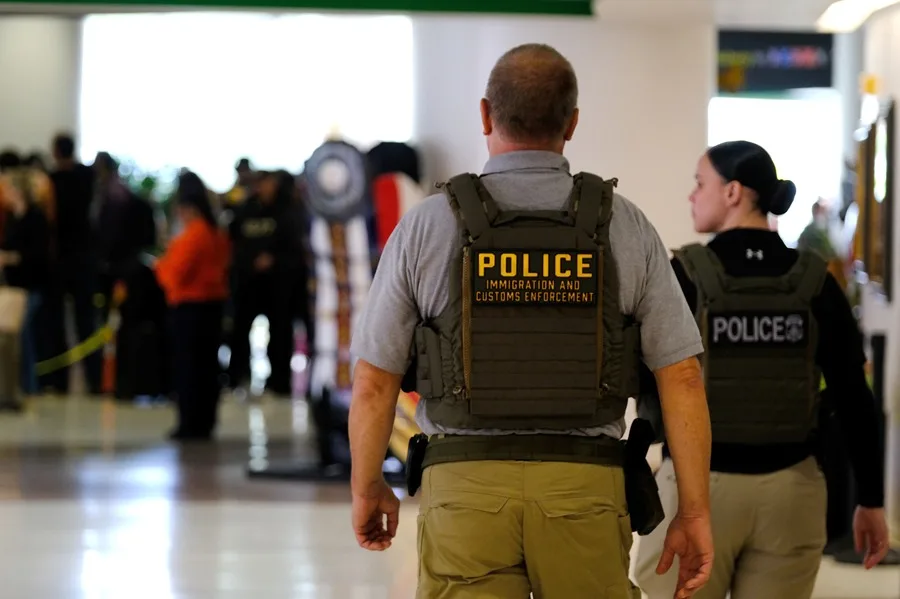 The interventions are part of a strategy that aims to double the number of daily arrests to reach at least 2,000 arrests throughout the U.S. national territory. Photo: EFE.