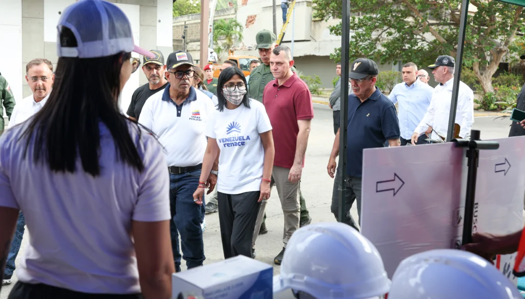 The visit by Acting President Rodríguez underscores the government's commitment to maintaining direct oversight of recovery operations and ensuring that reconstruction efforts remain focused on the needs of affected residents. Photo: Venezuelan Presidential Press.