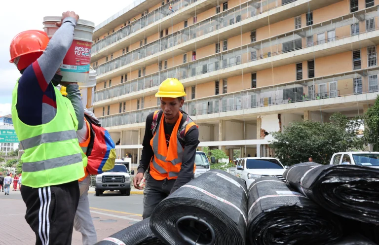 The Acting President Delcy Rodriguez emphasized that all reconstruction, repair and construction work strictly comply with a technical plan and structural feasibility. Photo: Venezuelan Presidential Press.