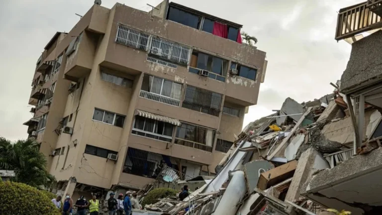 Venezuela earthquake, seismic doublet, Rodolfo Ayala Sánchez, La Guaira, tectonic plates, infrastructure collapse, NASA satellite, seismic code, disaster response.