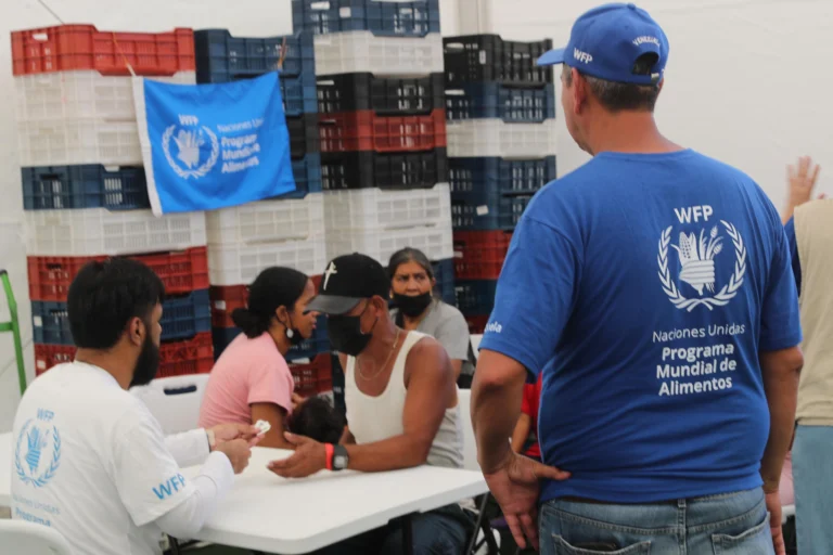 The United Nations system is joining efforts with Venezuelan institutions to streamline the flow of technical assistance and humanitarian aid in communities affected by ground movements. Photo EFE.