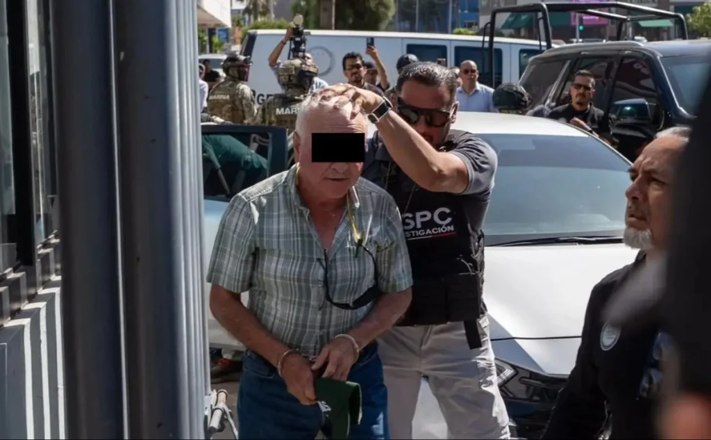 Ruffo Appel enters the premises of the Attorney General of the Republic of the Rio Zone of Tijuana, after being detained by authorities of the government of Mexico. Photo: La Jornada.