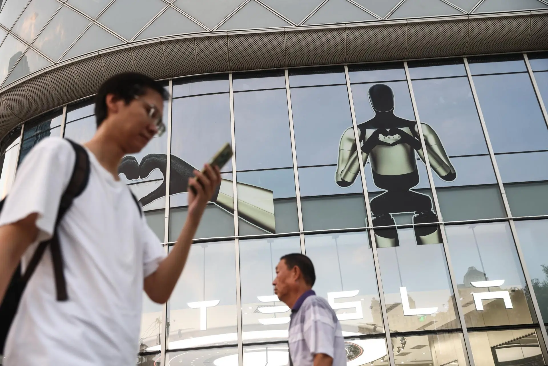 China Imposes Reciprocal Sanctions on 14 European Technology Companies