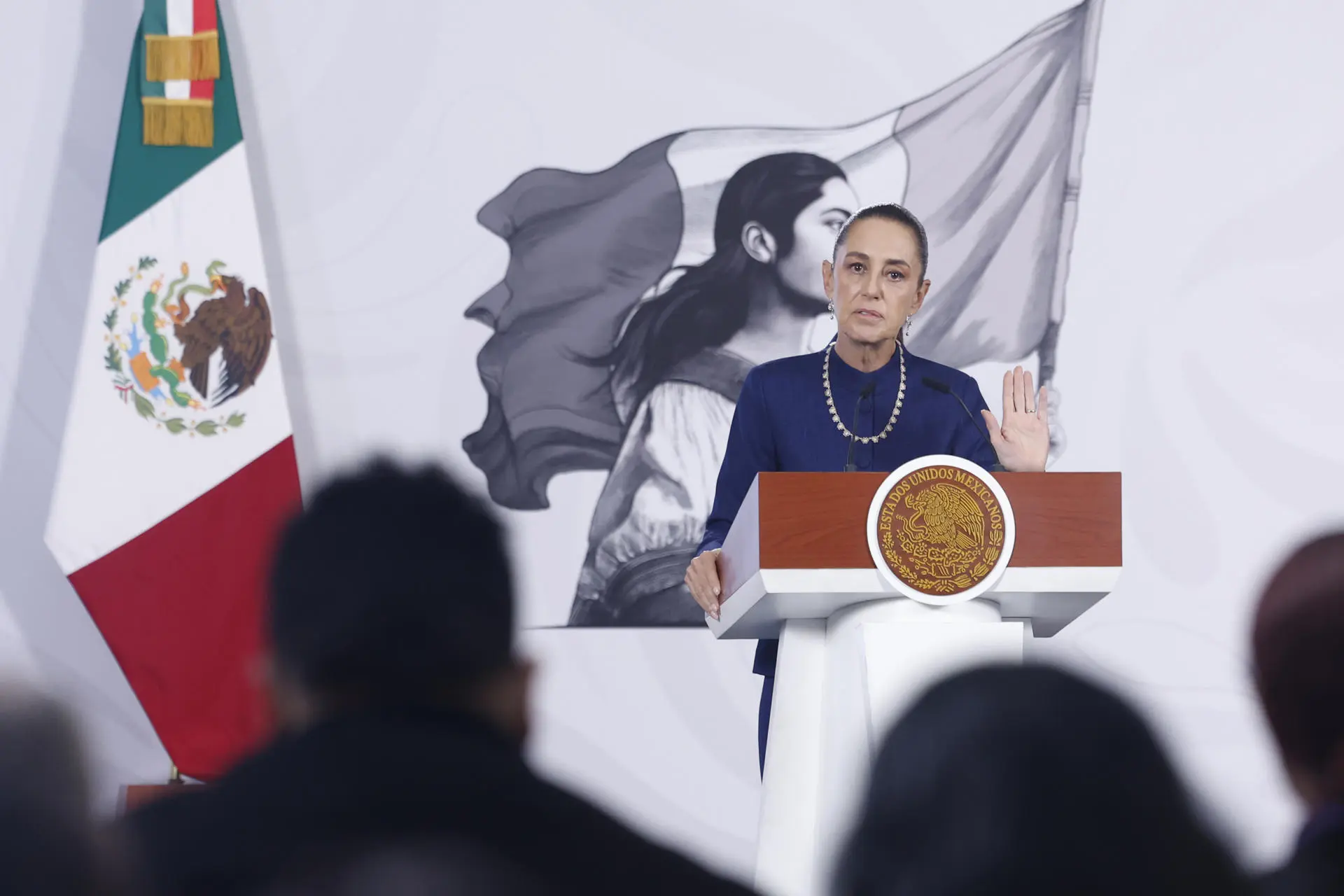 The Mexican President described the exhibition as a humiliating spectacle that revealed the true nature of the operation. Photo: EFE.
