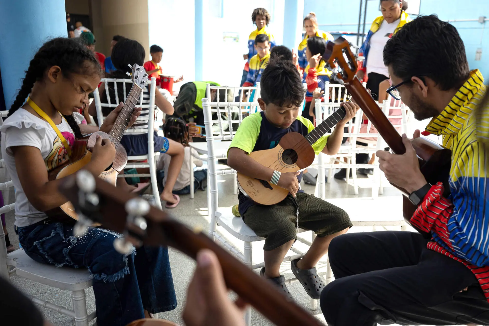 The educational complex José Gervasio Artigas in Caracas was converted into a transitional camp with different areas such as laundry, dining room and recreation area. Photo: EFE.