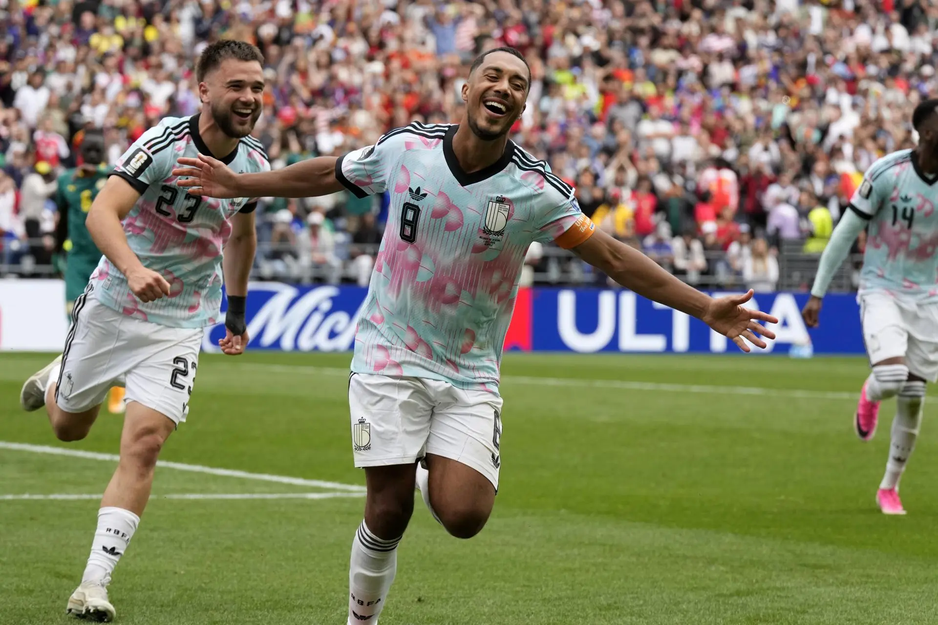 After losing by two goals in the final leg of the match, Belgium managed to force extra time in the last minutes of the regular time and sealed their qualification in the overtime. Photo: EFE.