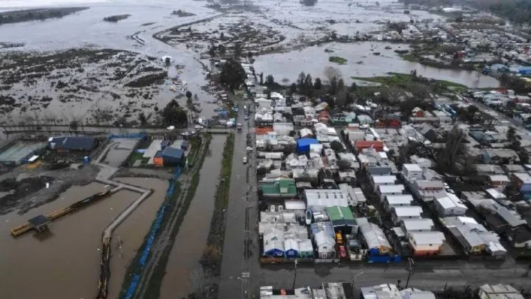 Chile historic storm, atmospheric river, July rainfall, floods, power outages, evacuations, La Araucanía, Valparaíso, Santiago, Coquimbo, José Antonio Kast.