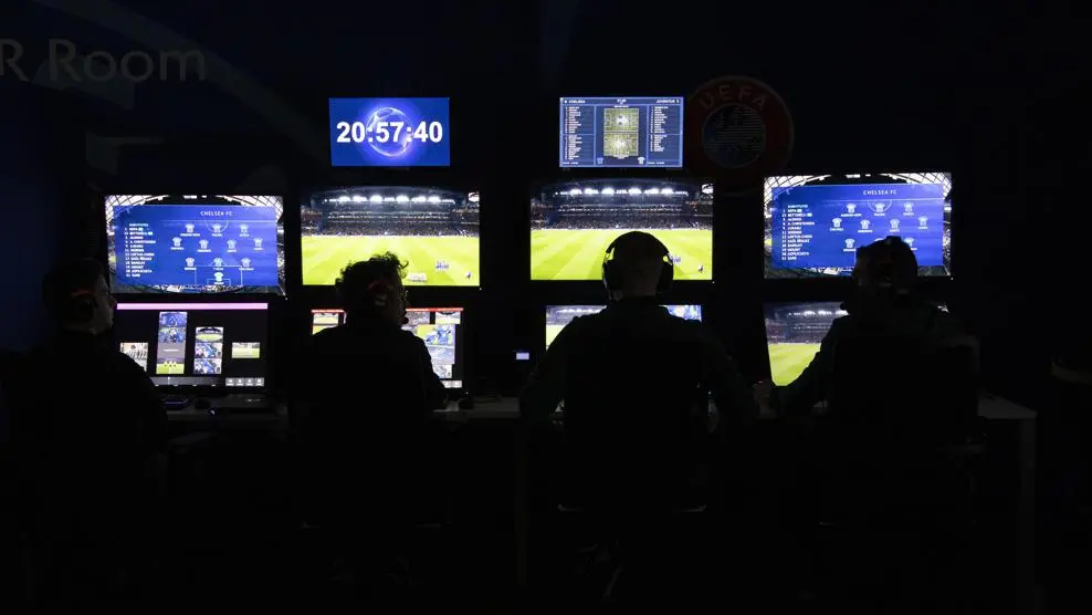 UEFA seeks to strengthen the authority of the main referee and limit prolonged reviews on the monitor. Photo: UEFA.