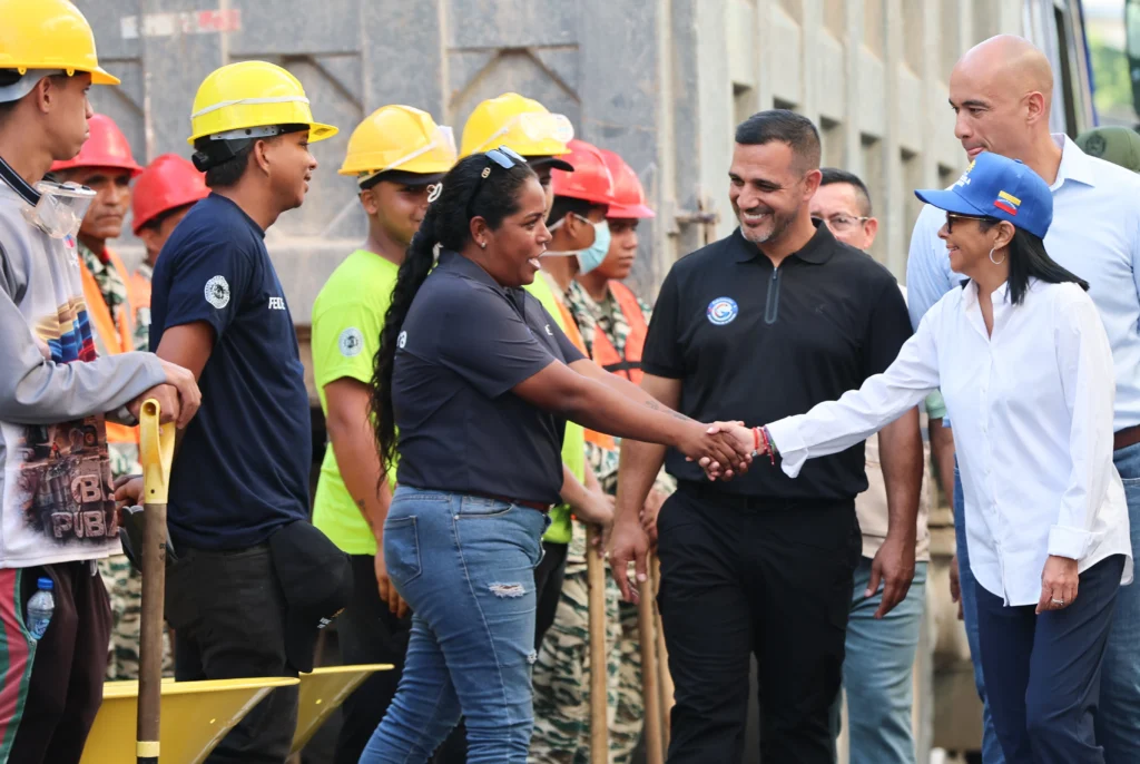 This reconstructions will allow to reopen the first group of schools on time for the new academic period. Photo: Venezuelan Presidential Press.