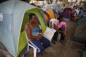 The humanitarian response is entering a new phase: ensuring food, shelter, water, health care, and education as communities attempt to regain their homes, livelihoods, and access to essential services. Photo: EFE.