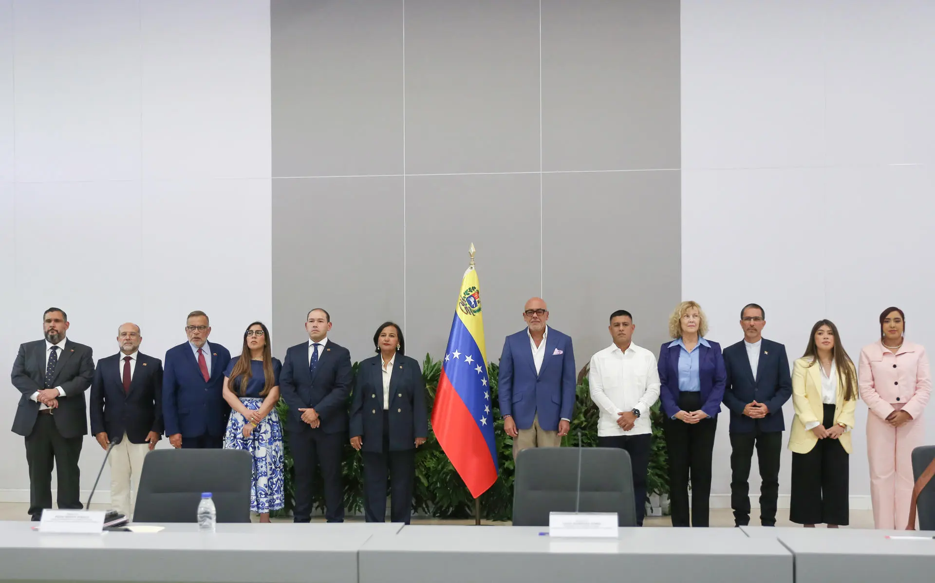 The parties established a work agenda with "clear and verifiable goals," according to a statement released by the president of the Legislative Power. Photo: EFE.