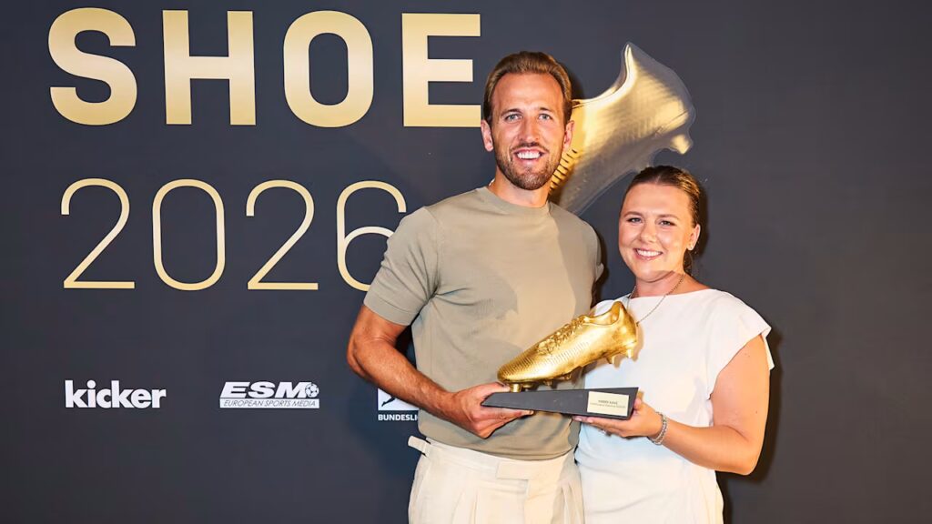 During the award ceremony at the Allianz Arena, Harry Kane celebrated the team’s collective success and confirmed his continued presence in German football. Photo: FC Bayern.