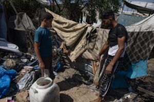 Israel’s ban on fuel entry leaves most water wells and treatment plants out of service, jeopardizing the health and survival of the population in the enclave. Photo: EFE.