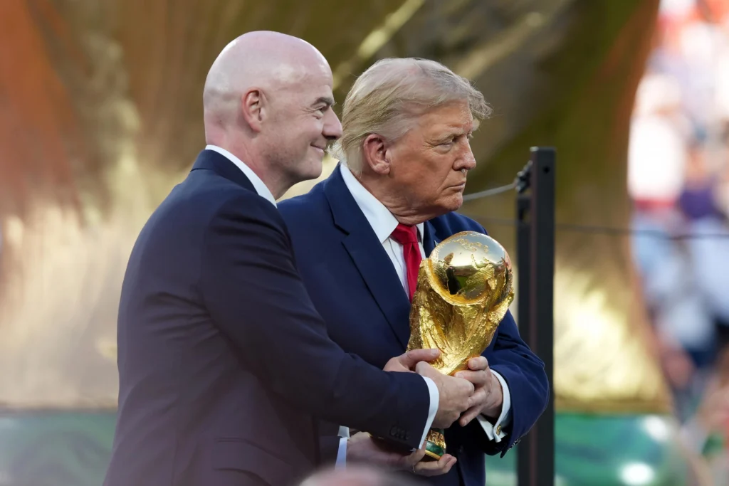 (FILE) Infantino offered millionaire compensation for the World Cup. Two weeks later, the venues are still waiting. Photo: EFE.