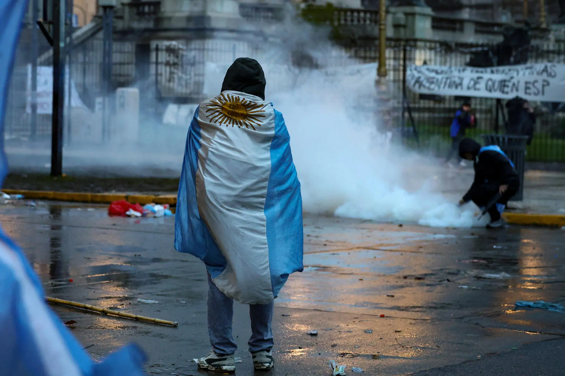 Majority of Argentines Oppose Milei, Survey Finds