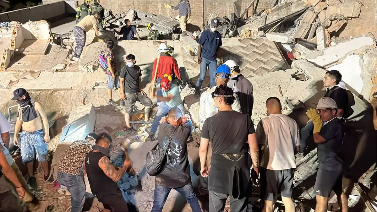 Colombians Search for Relatives Missing After Earthquake