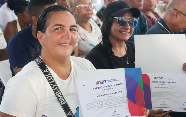 478 credits are directed to entrepreneurs and merchants of La Guaira state. Photo: Venezuelan Presidential Press.